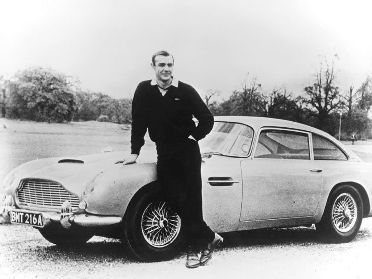 Eladó James Bond autója