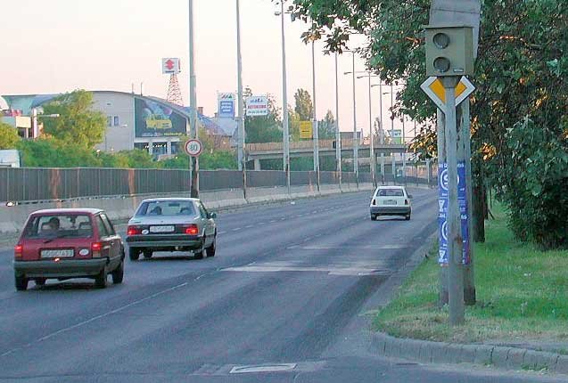 Lesújtana a szabálytalankodókra a BM 6 A tervek szerint az önkormányzatok is vehetnének traffipaxot, és a szabáylsértési eljárást is lefolytathatnák