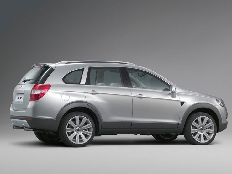 Az új fejlesztésű dízelmotorok közül az erősebb 150 lóerős kerül a Captivába. A képen az S3X tanulmány