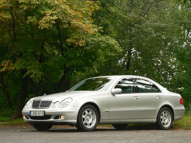 Teszt: Mercedes-Benz E 200 CDI - Csinos asszony!