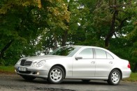 Teszt: Mercedes-Benz E 200 CDI – Csinos asszony! 25