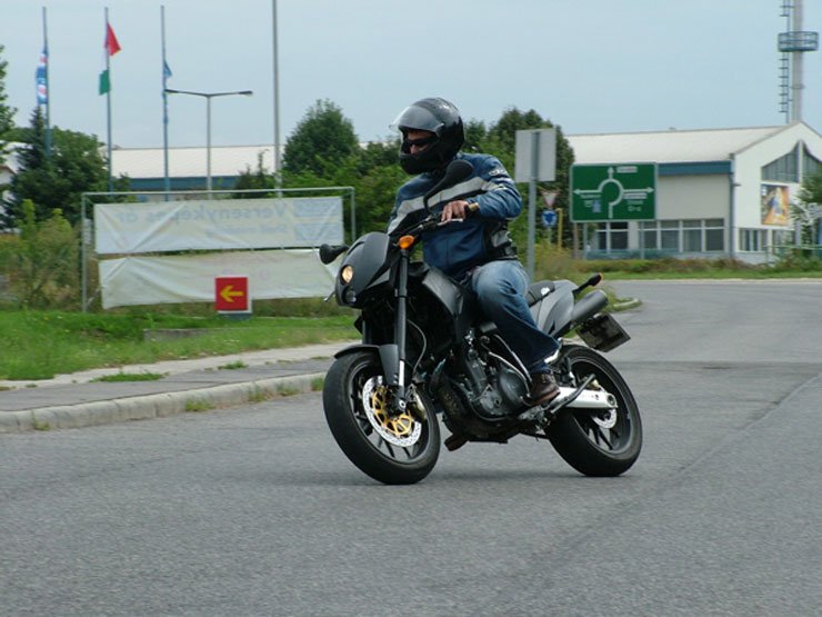 A herceg új ruhája – KTM 640 DUKE 10