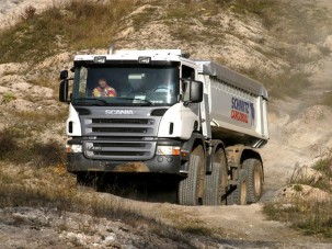 Döngetés terepen, 18 köbméter sóderrel