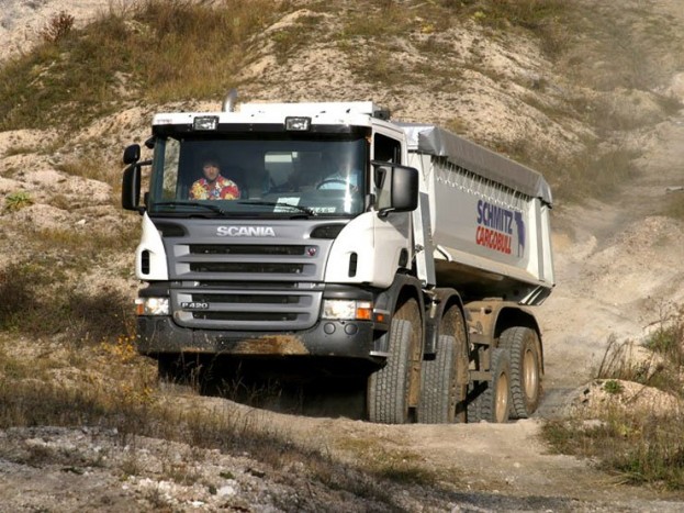 Döngetés terepen, 18 köbméter sóderrel