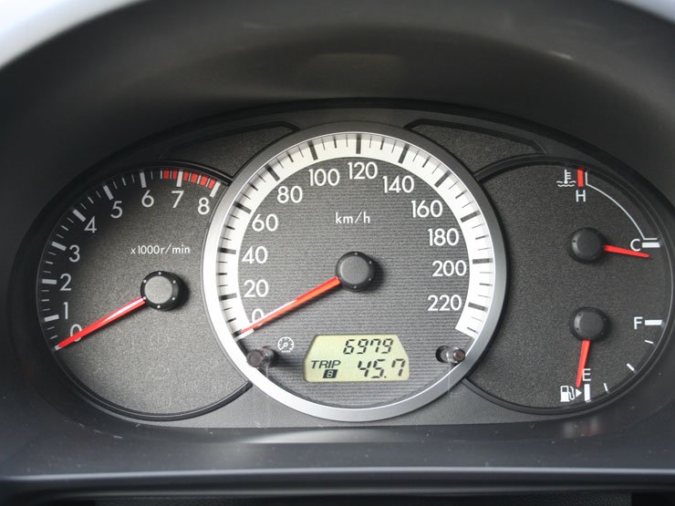 Meglepően jól megy az 1,8-as benzinessel is a Mazda5.