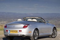 Felfrissült a Lexus SC430 9 Hátulról egyedül az új LED-es lámpákról lehet felismerni