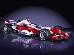 Támad az új F1-es Toyota