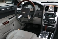 Teszt: Chrysler 300C 5.7 V8 HEMI 46