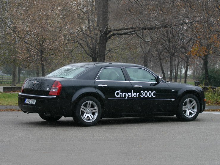 Teszt: Chrysler 300C 5.7 V8 HEMI 25