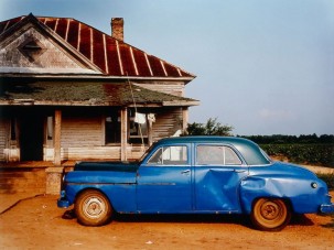 Az öreg autó leveri a ház árát