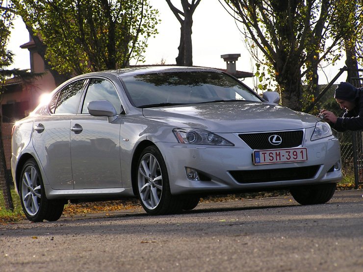 Vezettük: Lexus IS 250 és 220d 11