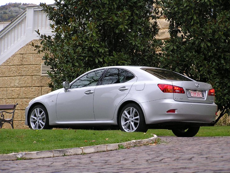 Vezettük: Lexus IS 250 és 220d 26