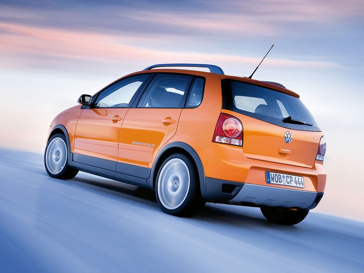 A narancs mellett piros, fekete, kék és ezüst színben lehet majd megvenni a CrossPolót