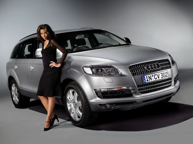 Carla Vallet énekli a Q7-hez kötődő Streets of tomorrow című dalt