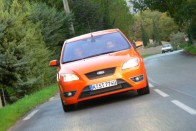 6 995 000 forintért kapható a Focus ST, az Electric Orange fényezés felára 299 000 forint