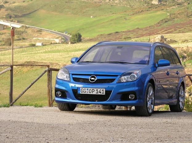 Vezettük: Opel OPC-sorozat – Négy az egyben 9 | Vezess Kombiként és ötajtósként rendelhetünk Vectra OPC-t, a négyajtósból nem készül ilyen verzió