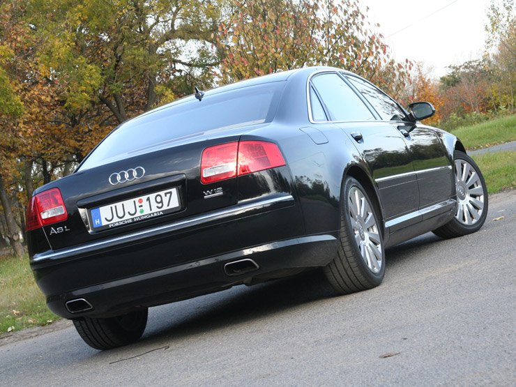 Teszt: Audi A8 6.0 W12 – Mennyei luxus 10