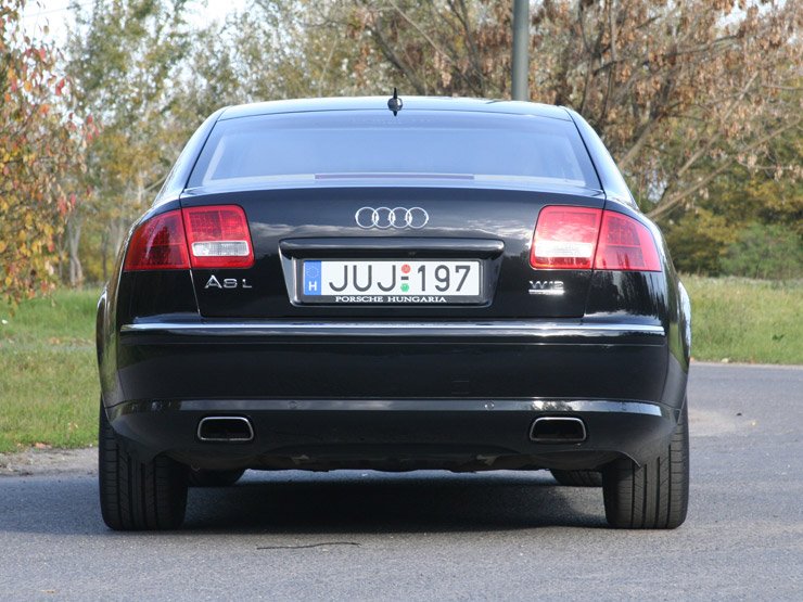 Teszt: Audi A8 6.0 W12 – Mennyei luxus 11