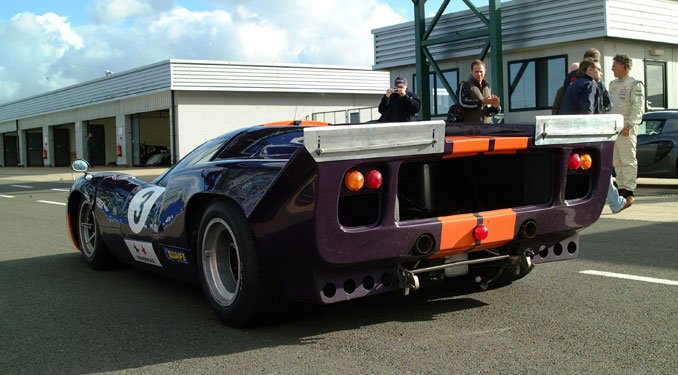 A Dunlopnál lehet rendelni a klasszikus autóra a különleges méretű gumikból