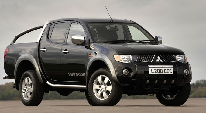 Az orrész a Dakar győztes versenyautót idézi