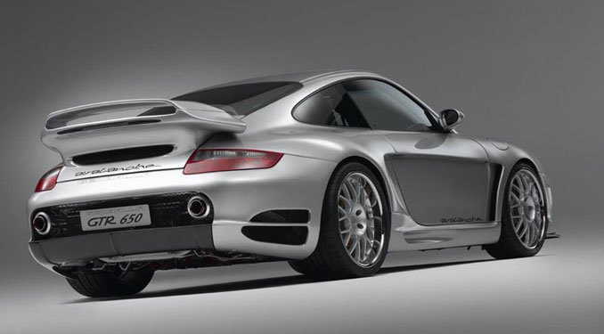 11,2 másodperc alatt gyorsul kétszázra a duplaturbós 997-es