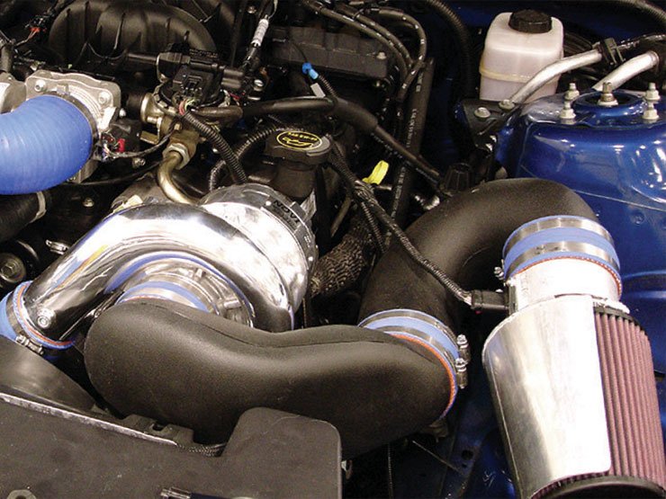 4345_41633_1000x700.jpg | Vezess | Vezess Mindkét autó motorterében történtek változások. A motor lélegeztetéséről Vortech feltöltő gondoskodik