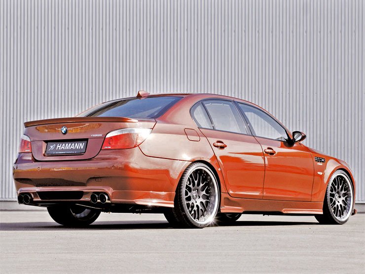 Elöl 3, hátul 2,5 centivel ül alacsonyabban a karosszéria a sportrugókkal