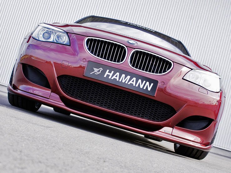 A gyári lökhárítóhoz rögzítik az orrspoilert, ami növeli az első tenglyre ható leszorítóerőt