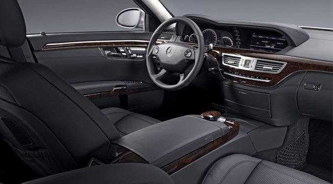 Sportosabb kormány és ülés kerül az S65 AMG-be