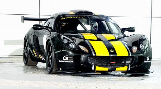 750 kilogrammot nyom az alumínium karosszériás versenyautó