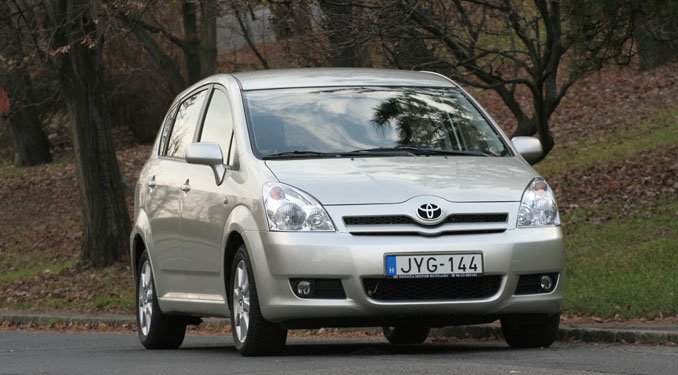 Teszt: Toyota Corolla Verso D-4D 21