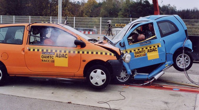 Életveszélyes törpeautóban ütközni