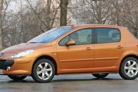 /Tesztautok/Peugeot/307_16_HDi_2005//Peu_307_16_HDi_oldal.jpg