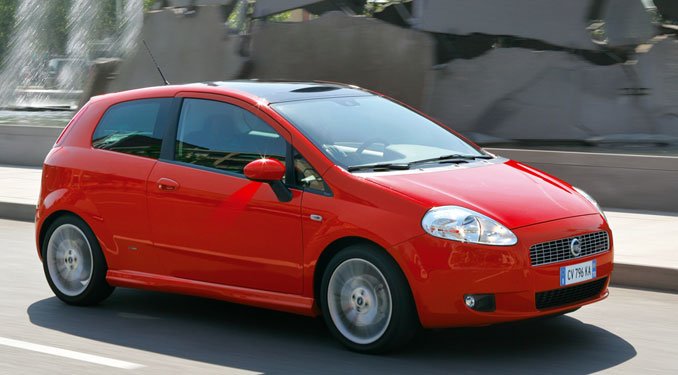 Kiszámoltuk az emelt regadó és a csökkenő áfa hatását egy dízel Grande Puntóra. Elméleti ára jövőre csökken