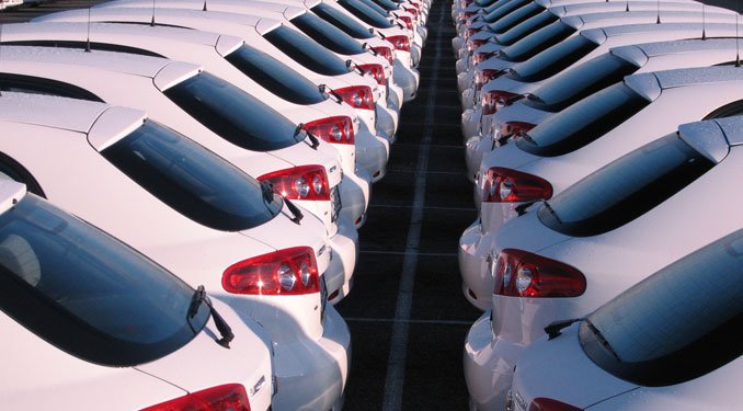 Tömeges áremelkedést csak a forint további leértékelődése okozhat, az adótételek módosítása nem