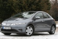 Teszt: Honda Civic 1.8 Comfort 38