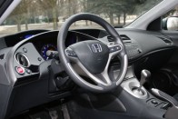 Teszt: Honda Civic 1.8 Comfort 49