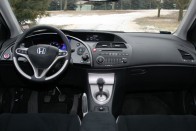 Teszt: Honda Civic 1.8 Comfort 51