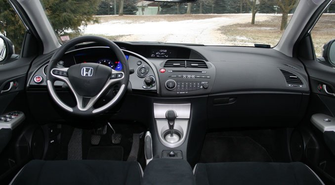 Teszt: Honda Civic 1.8 Comfort 23