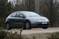 Teszt: Honda Civic 1.8 Comfort 57