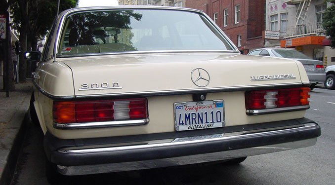 Amerikában még kupé is volt a turbódízel W 123-as Mercedes-ből