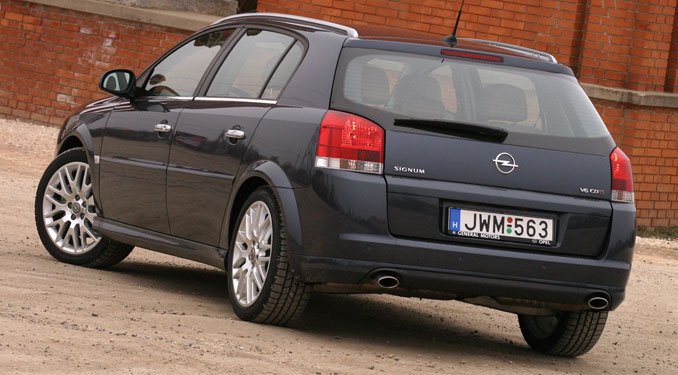 Teszt: Opel Signum 3.0 CDTI 35