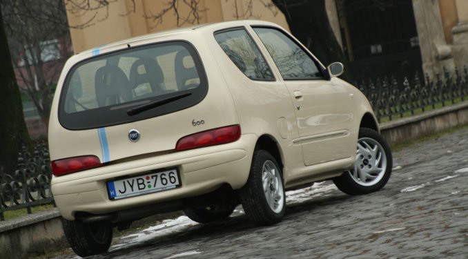 Teszt: Fiat 600 1.1 50. Jubileum 11