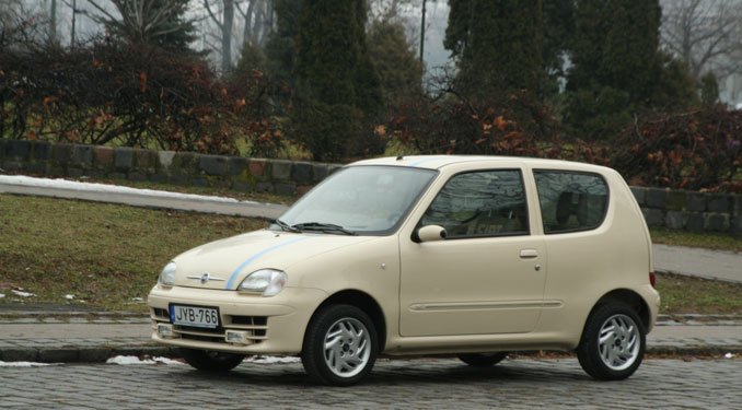 Teszt: Fiat 600 1.1 50. Jubileum 16