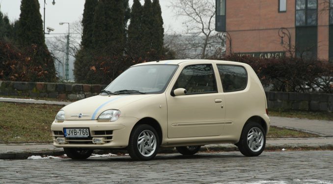Teszt: Fiat 600 1.1 50. Jubileum 29