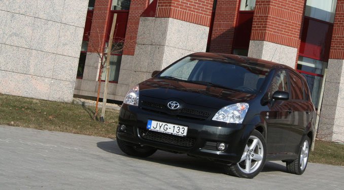 Teszt: Toyota Corolla Verso 2.2 D-4D  D-CAT 17