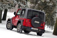 A Wrangler ma is jól néz ki, bár a design nem változott sokat a 40-es évek óta