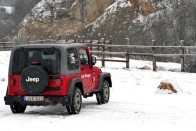 Teszt: Jeep Wrangler 2.4 Sport 33