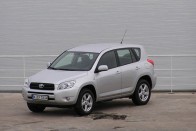 Vezettük: Toyota RAV4 2006 28