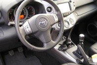 Vezettük: Toyota RAV4 2006 37